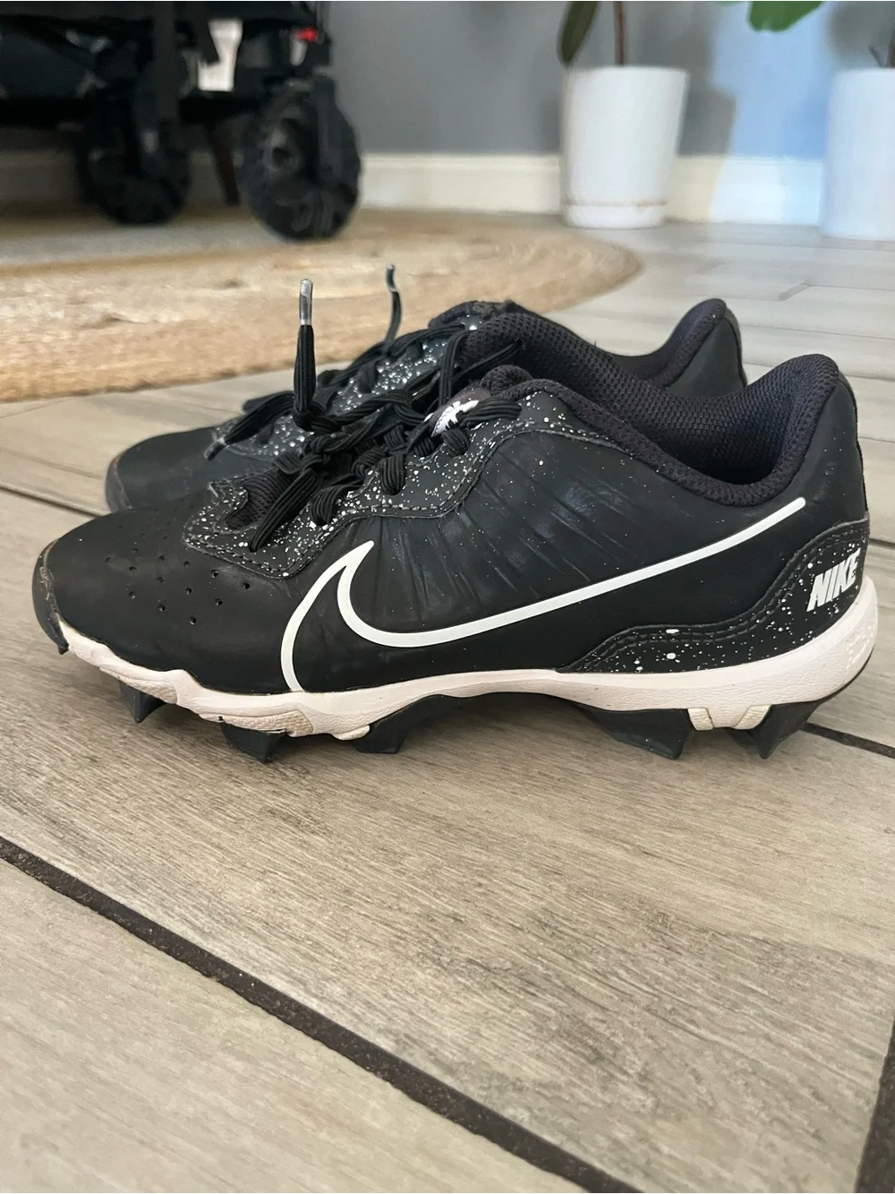 Nike Kids Black & White Baseball Cleats